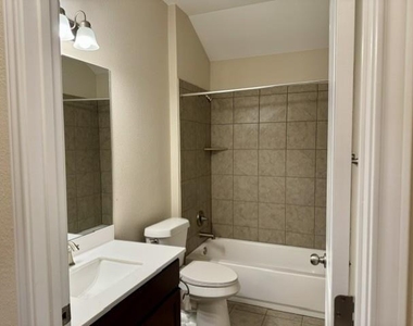 712 Manzano Ln - Photo Thumbnail 4