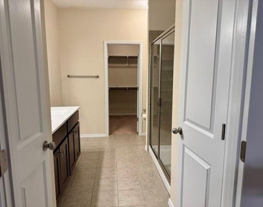 712 Manzano Ln - Photo Thumbnail 15