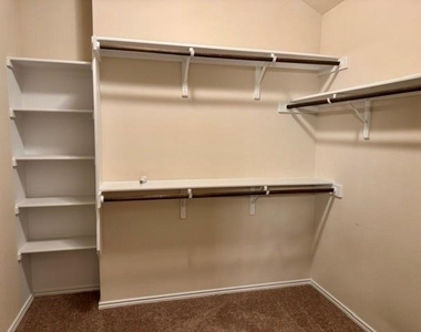 712 Manzano Ln - Photo Thumbnail 16