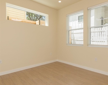 1012 W Milton St - Photo Thumbnail 8