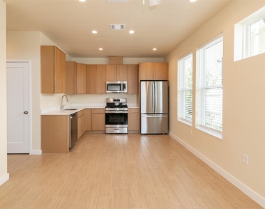 1012 W Milton St - Photo Thumbnail 2