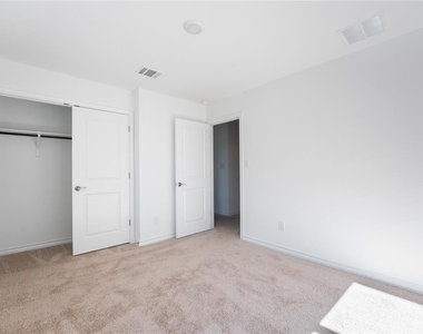103 W Thurman Holt Rd - Photo Thumbnail 9