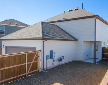 103 W Thurman Holt Rd - Photo Thumbnail 15