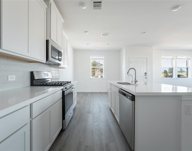 103 W Thurman Holt Rd - Photo Thumbnail 1