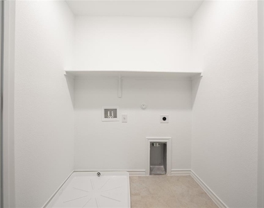 103 W Thurman Holt Rd - Photo Thumbnail 5