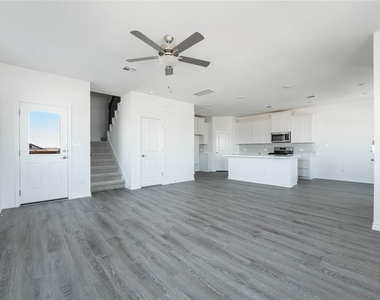 103 W Thurman Holt Rd - Photo Thumbnail 4