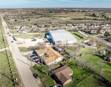 410 Old Thorndale Rd - Photo Thumbnail 4