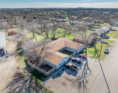 410 Old Thorndale Rd - Photo Thumbnail 3