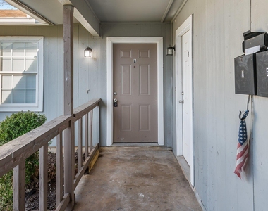 410 Old Thorndale Rd - Photo Thumbnail 7