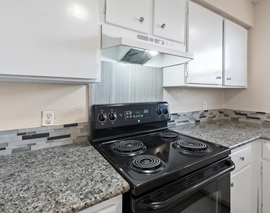 410 Old Thorndale Rd - Photo Thumbnail 20