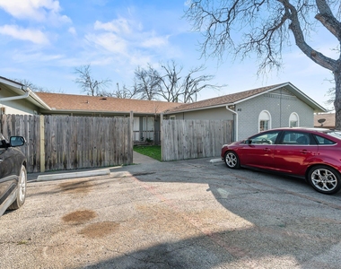 410 Old Thorndale Rd - Photo Thumbnail 2