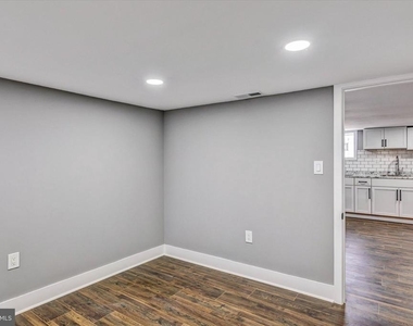 3015 Spaulding Avenue - Photo Thumbnail 6