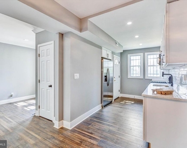3015 Spaulding Avenue - Photo Thumbnail 11