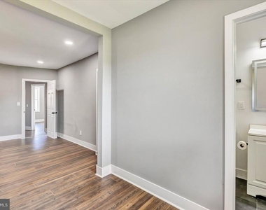 3015 Spaulding Avenue - Photo Thumbnail 24