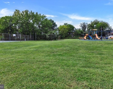 3015 Spaulding Avenue - Photo Thumbnail 32
