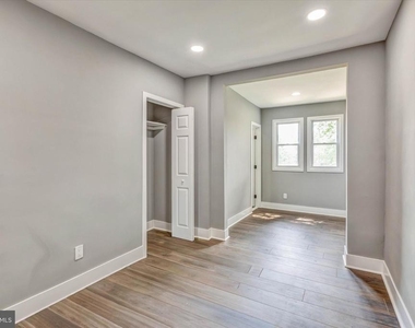 3015 Spaulding Avenue - Photo Thumbnail 23