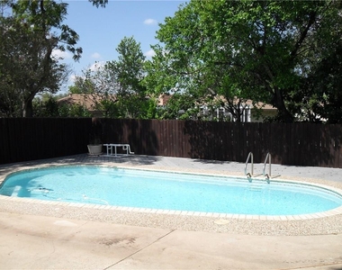 4804 Greystone Dr - Photo Thumbnail 7