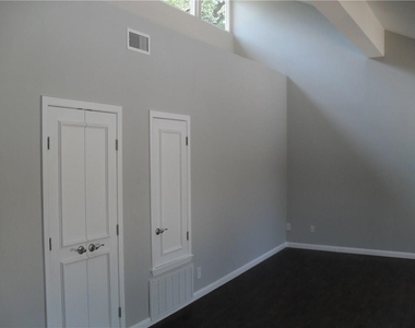 4804 Greystone Dr - Photo Thumbnail 3