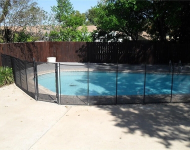 4804 Greystone Dr - Photo Thumbnail 8