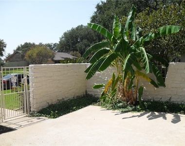 4804 Greystone Dr - Photo Thumbnail 2