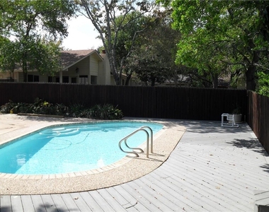 4804 Greystone Dr - Photo Thumbnail 6