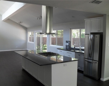 4804 Greystone Dr - Photo Thumbnail 14