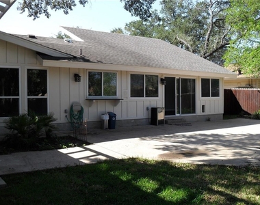 4804 Greystone Dr - Photo Thumbnail 32