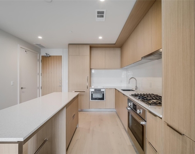 44 East Ave - Photo Thumbnail 2