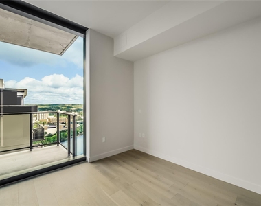 44 East Ave - Photo Thumbnail 9