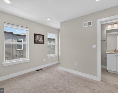 112 Glass Lane - Photo Thumbnail 16