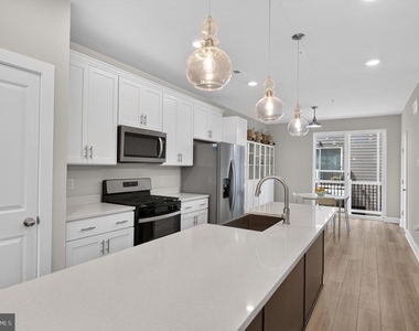112 Glass Lane - Photo Thumbnail 67
