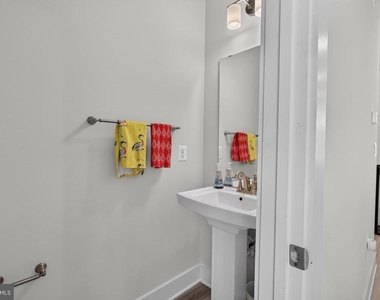 112 Glass Lane - Photo Thumbnail 30