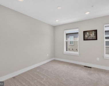112 Glass Lane - Photo Thumbnail 50