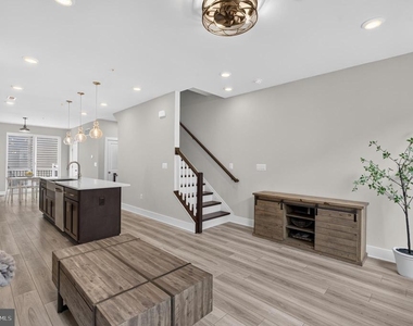 112 Glass Lane - Photo Thumbnail 40