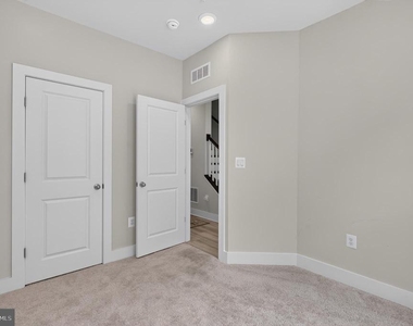 112 Glass Lane - Photo Thumbnail 61