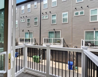112 Glass Lane - Photo Thumbnail 32