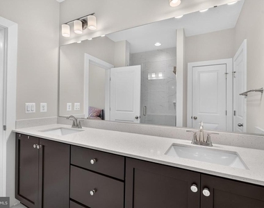112 Glass Lane - Photo Thumbnail 74