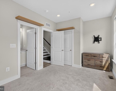 112 Glass Lane - Photo Thumbnail 47