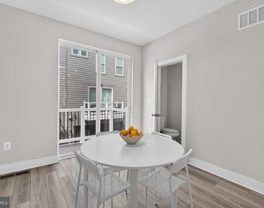 112 Glass Lane - Photo Thumbnail 65