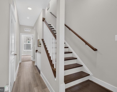 112 Glass Lane - Photo Thumbnail 10