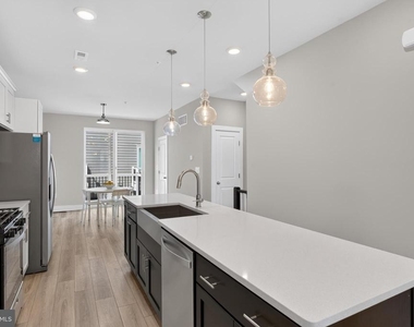 112 Glass Lane - Photo Thumbnail 38
