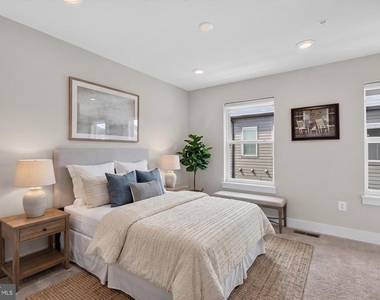 112 Glass Lane - Photo Thumbnail 8