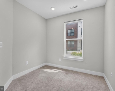 112 Glass Lane - Photo Thumbnail 60
