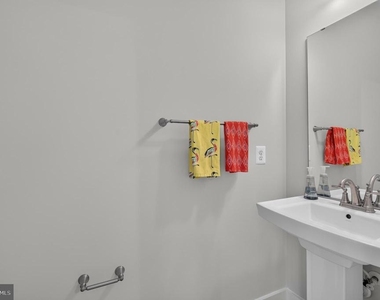 112 Glass Lane - Photo Thumbnail 31