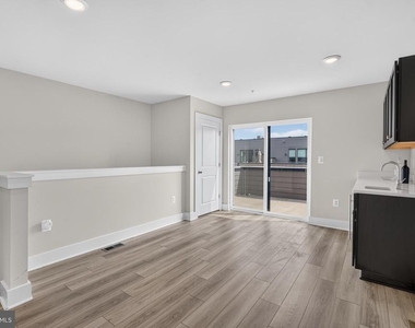 112 Glass Lane - Photo Thumbnail 12