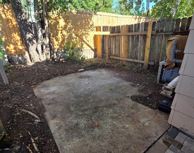 5200 Lancaster Ct - Photo Thumbnail 7