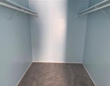5200 Lancaster Ct - Photo Thumbnail 12