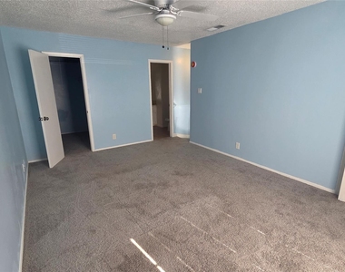 5200 Lancaster Ct - Photo Thumbnail 11