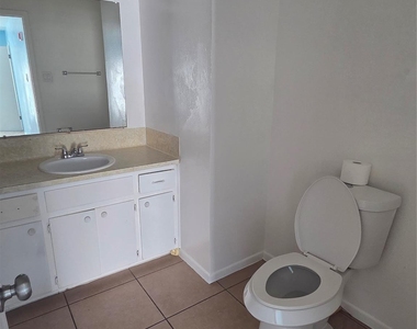 5200 Lancaster Ct - Photo Thumbnail 14