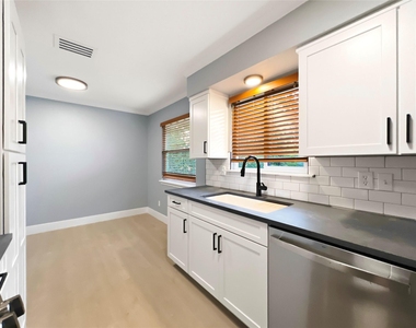 7107 Dan Jean Dr - Photo Thumbnail 6